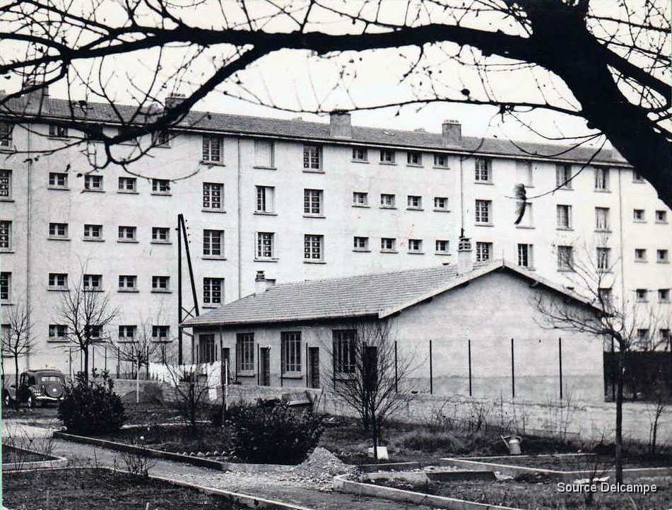 27 Givors HLR des Plaines et annexe Paroissiale.jpg